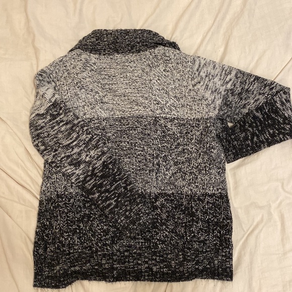 Guilty size small cardigan - Picture 3 of 3